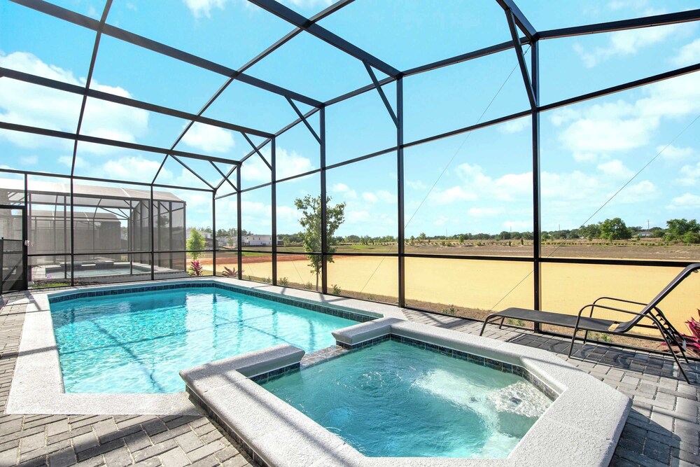 Bright & Spacious 7BR Pool Villa w/ Game Loft New Windsor Cay Resort Near Disney