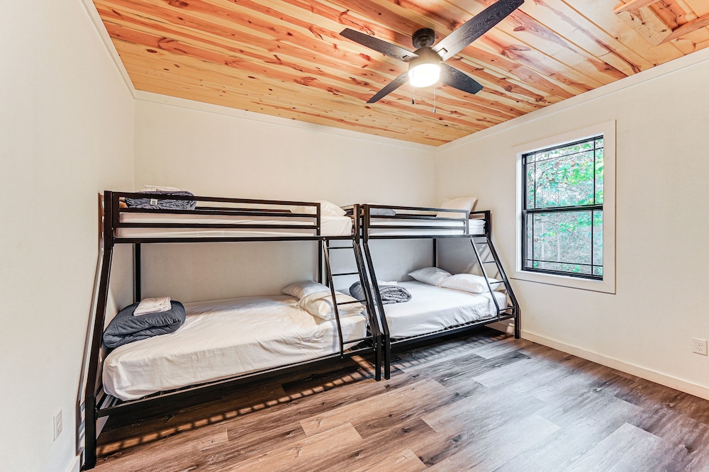 6 Mi to Broken Bow Lake: Home w/ Game Room!
