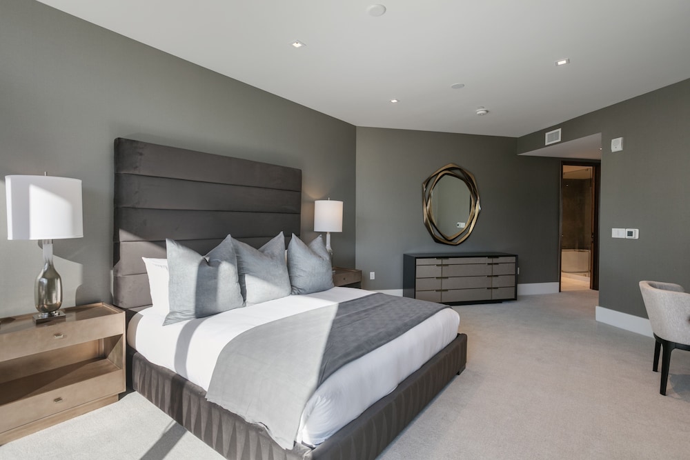 201 - Four Bedroom Argent 4 Condo