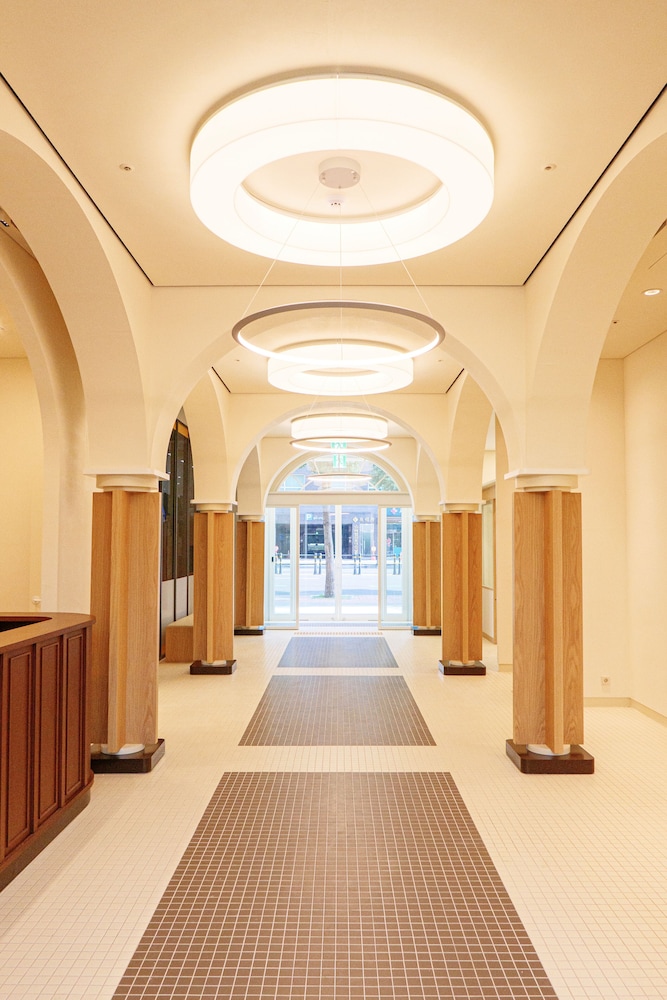 Lobby & Reception