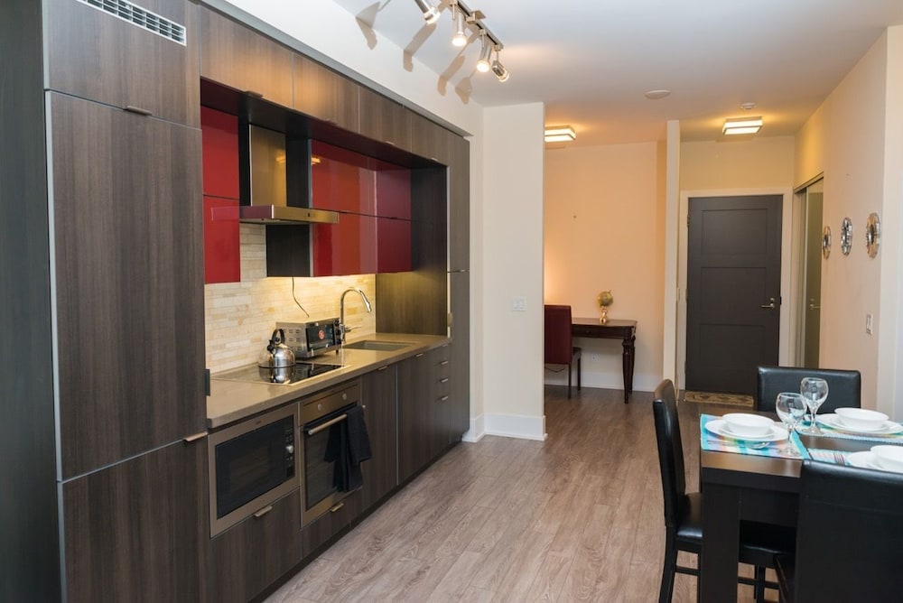 Sarkar Suites - CN Tower Rogers Centre