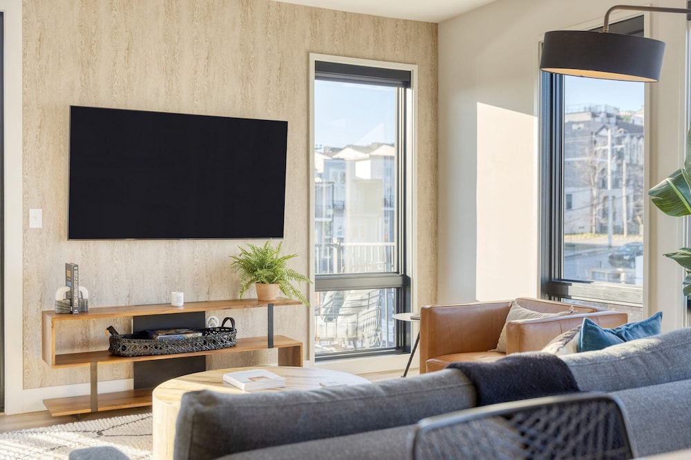 Honkey-tonk by Avantstay New Modern 2bdr in Walkable Midtown w Gym Pool