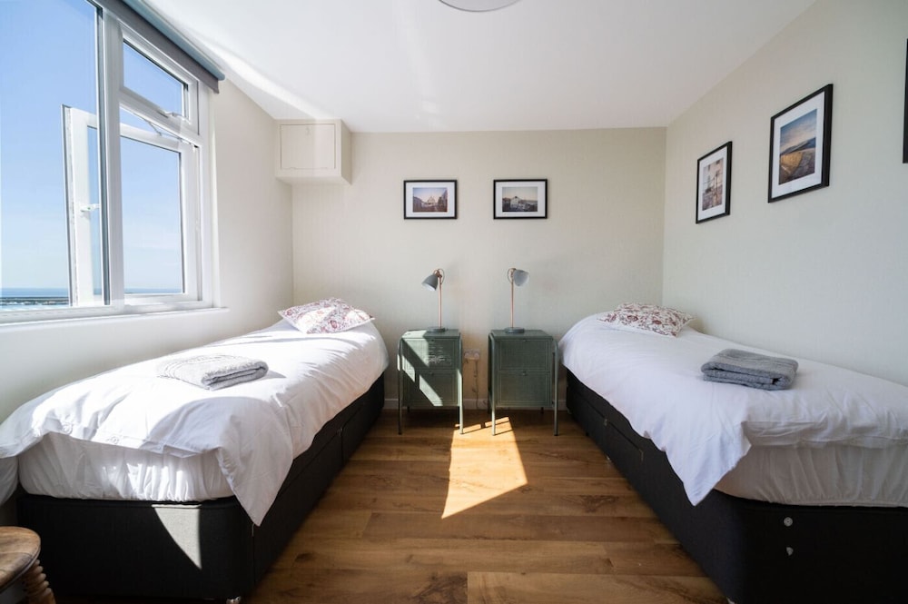 2 Beach Way House