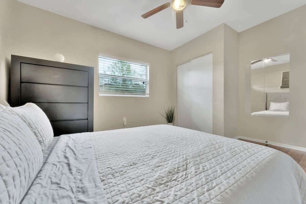 Updated Cozy Home Centrally Located pet Friendly