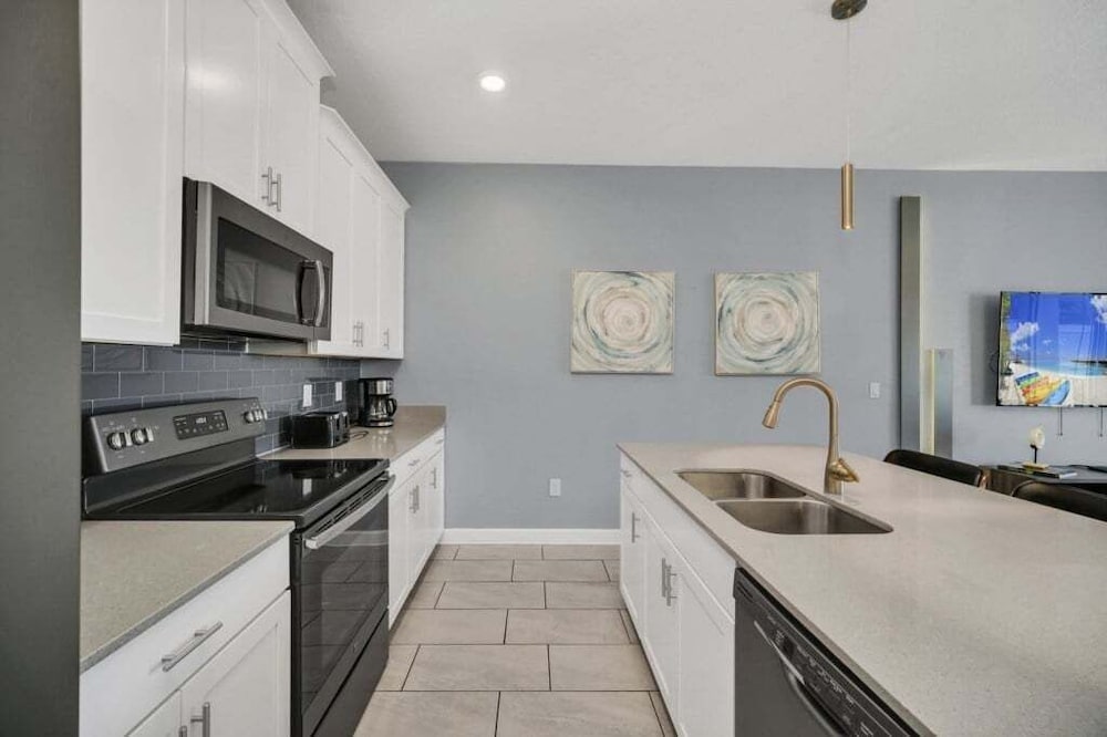 Retreat & Relax Screened In Pool Home Kid Rooms 4 Bedroom Townhouse