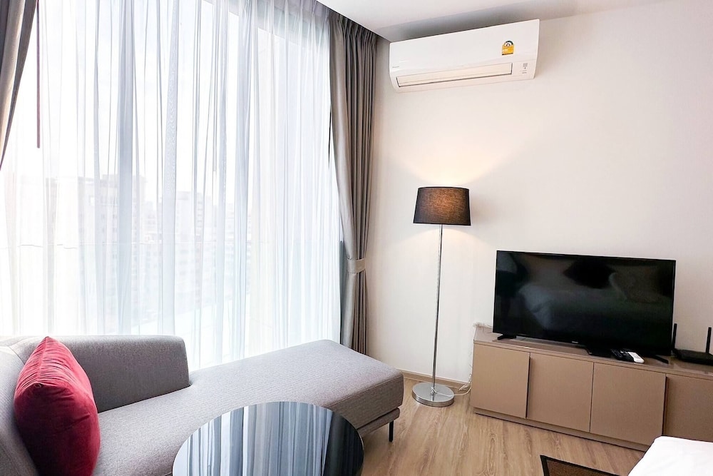 Elegant Room With Roof Top Pool - Best In Pattaya