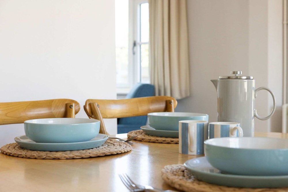 Charming Seaside Cottage - 5-min Walk to Beach