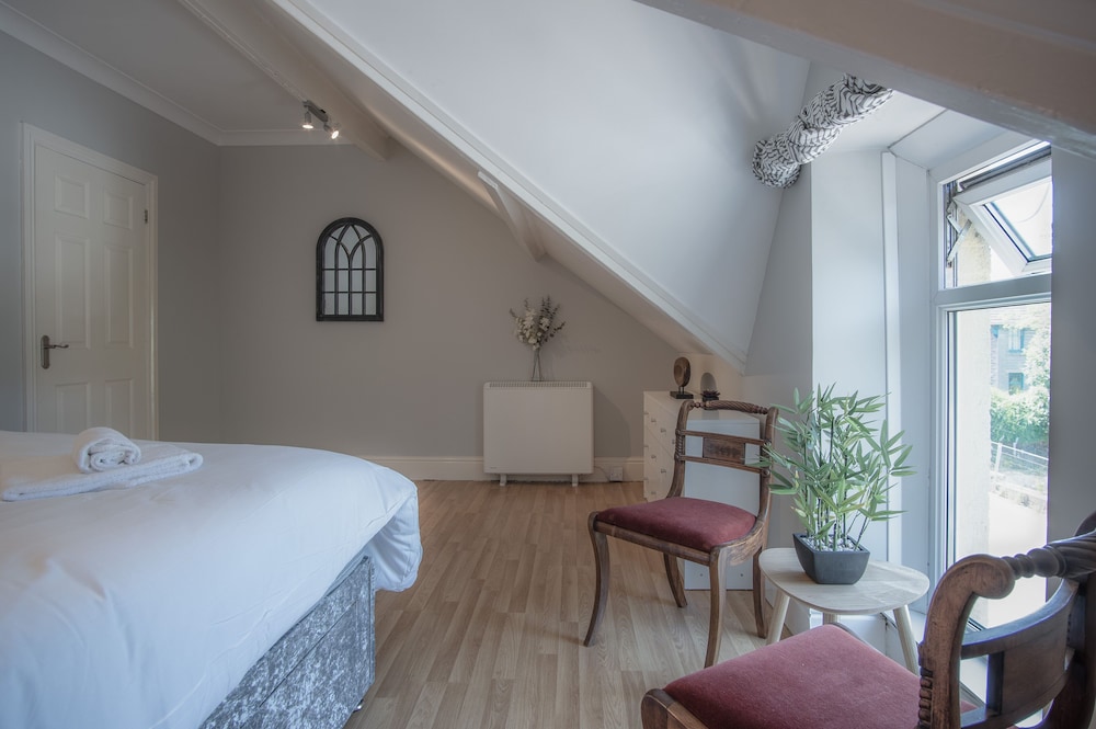 Langland Road - 2 Bedroom Town House view 4