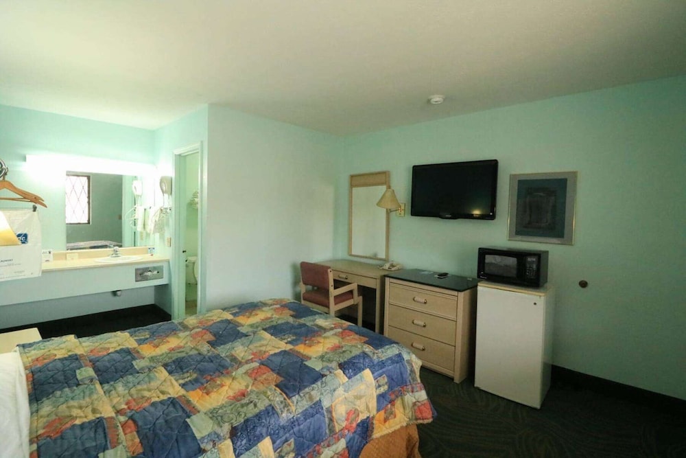 Orlando Vacations - Travelodge by Wyndham Parkersburg - Property Image 2