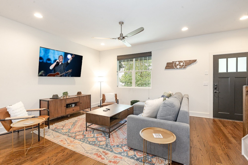Nashville Comfort-mins to Broadway-12th S District