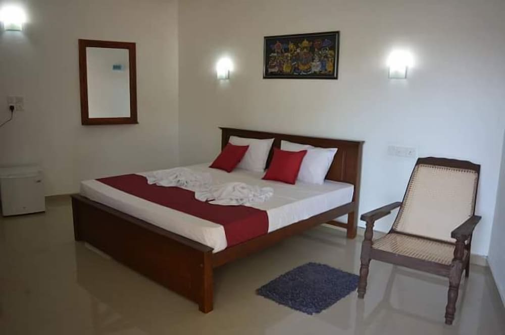 Lagoon Resort Goviyapana