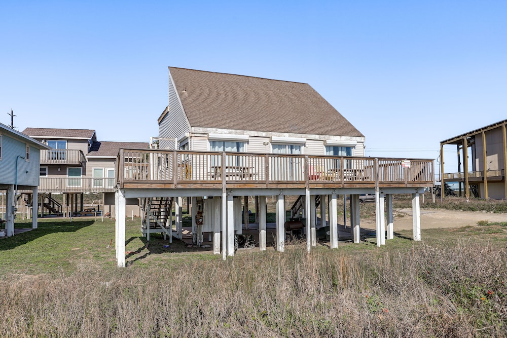 Beach House w/ Oceanfront Deck in Galveston! view 2