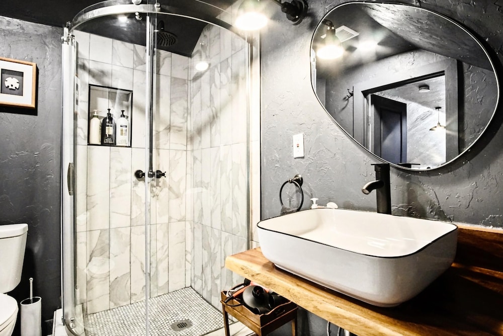 Oklahoma City Vacations - 3-story 6-bedroom 4 Bathrooms 3min-asian Dist - Property Image 95