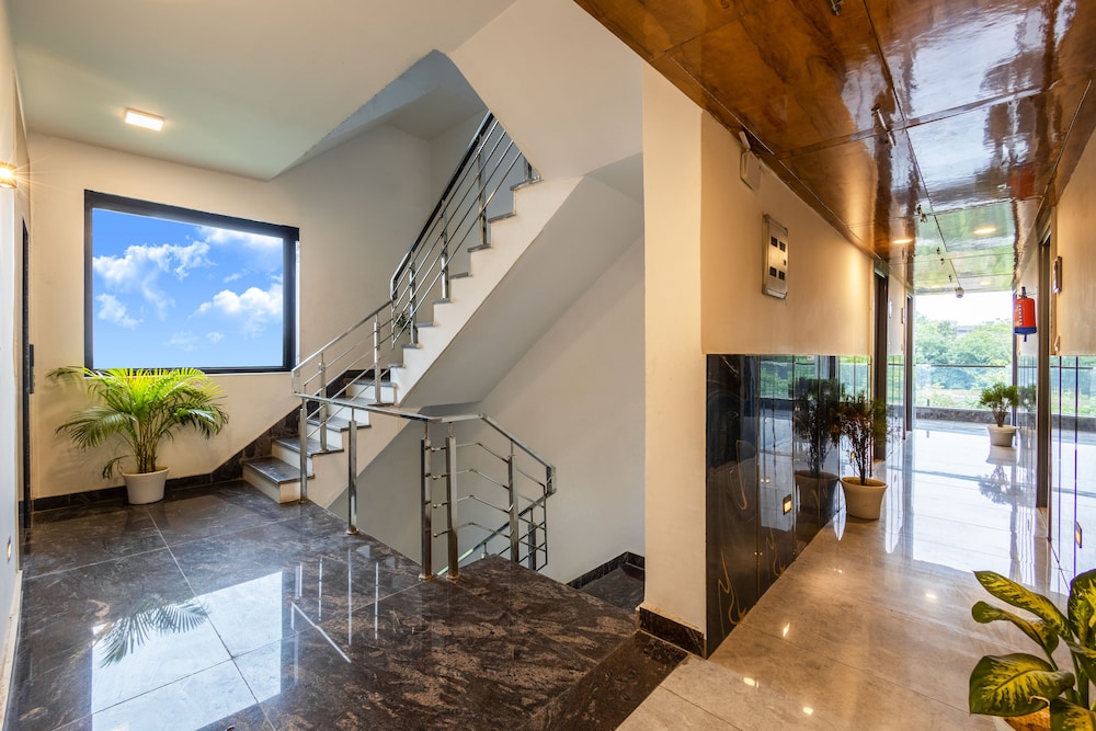 Hotel Admire Inn Sec - 104 By ASPL