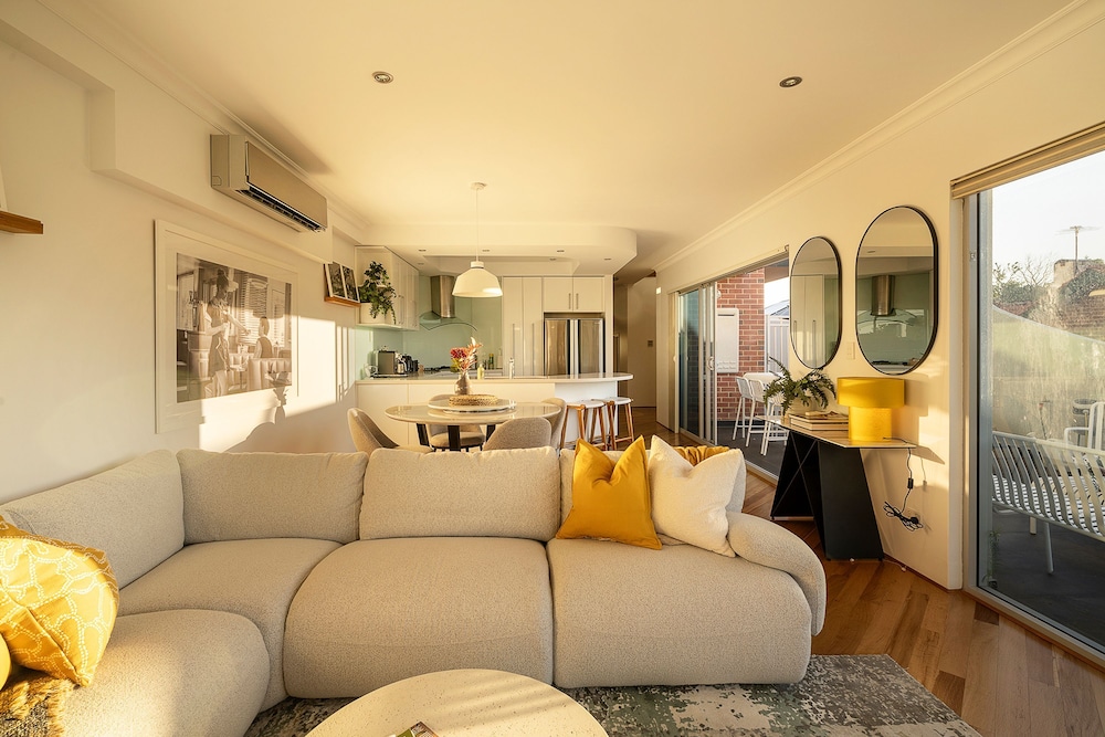 Designer Luxury 3brd - Epic Views - South Perth
