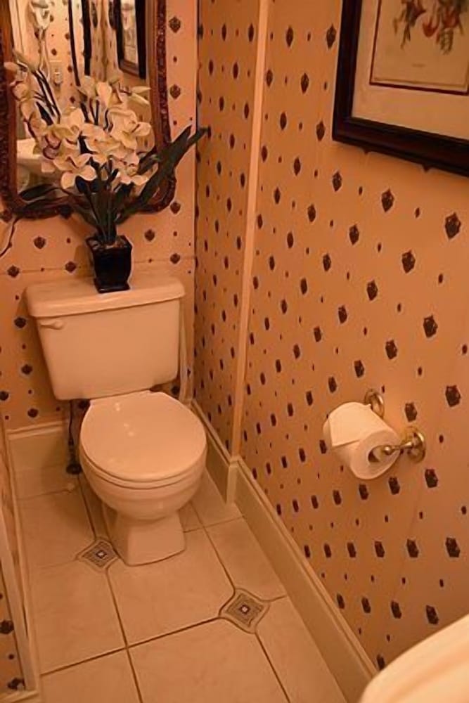 Brockville Vacations - The Noble Suites - Property Image 143