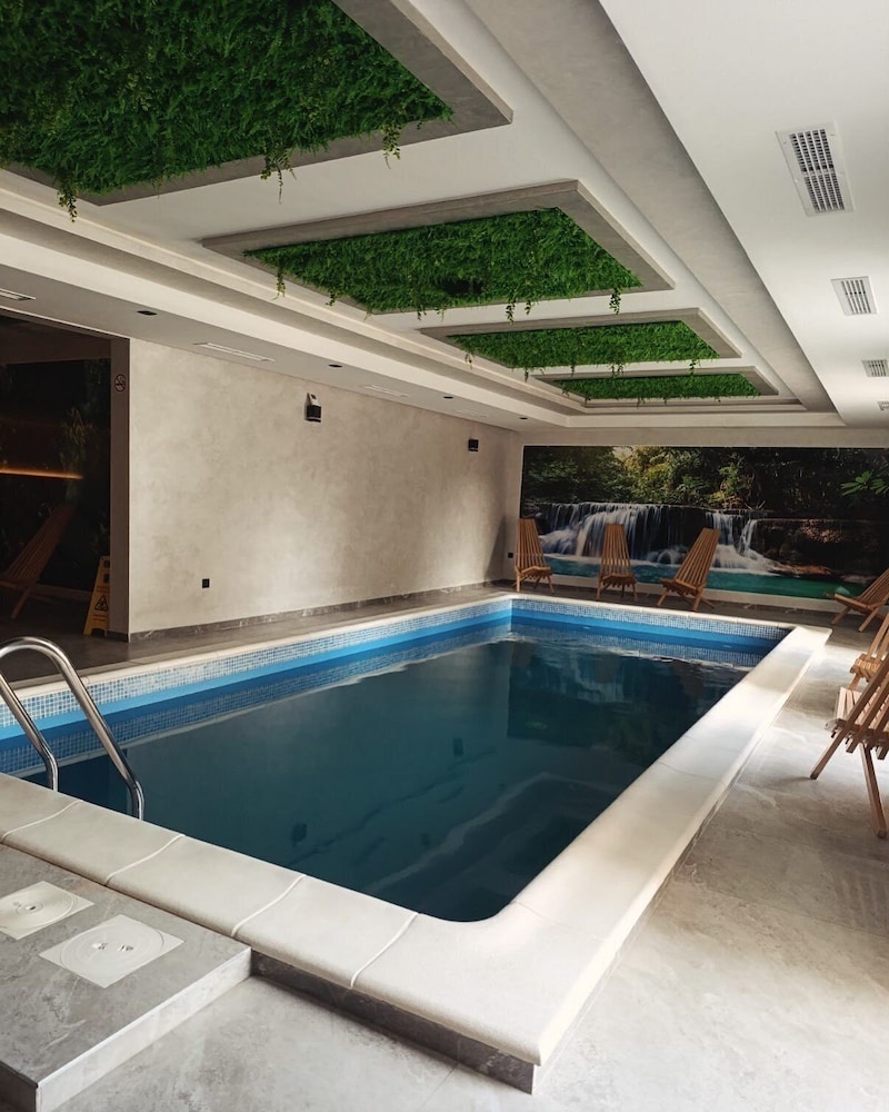 New, Complete Equipped Apartment With Spa, Indoor Pool and Parking Place!!