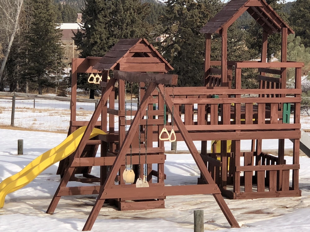 Black Hills Cabins at Quails Crossing