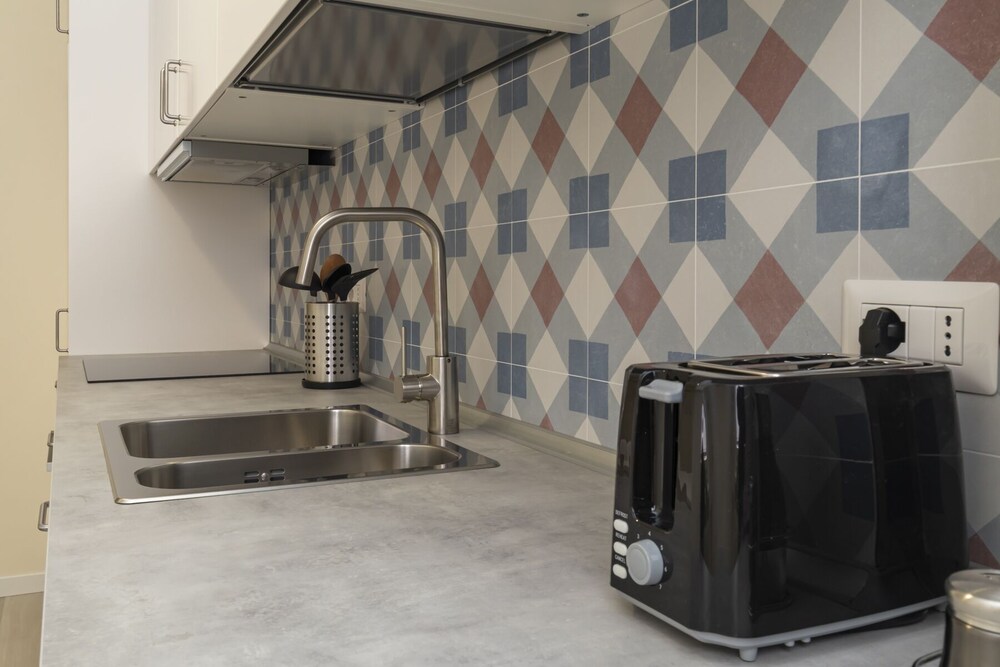 JOIVY Modern 2bed flat with balcony, 250m from M5 Foppa and M2 Sant'Agostino