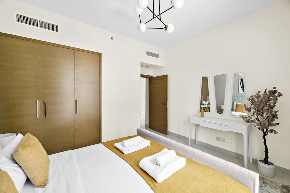 Silkhaus Burj Khalifa Short Walk Pool Gym