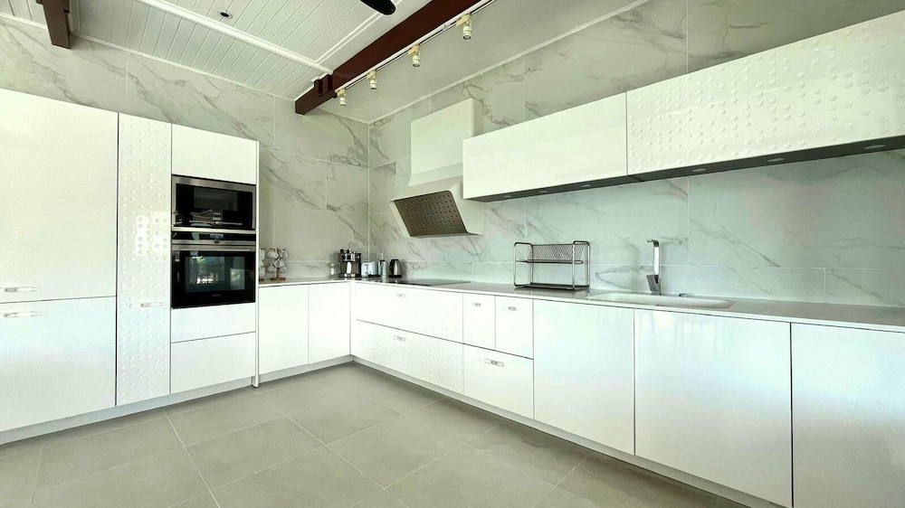 Luxury Seaview 6 Bedrooms With Infinity Pool Villa, Private Gym, Superfast Wifi