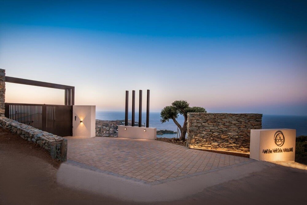 Villa Ouranos - Where the World Unfolds Before you