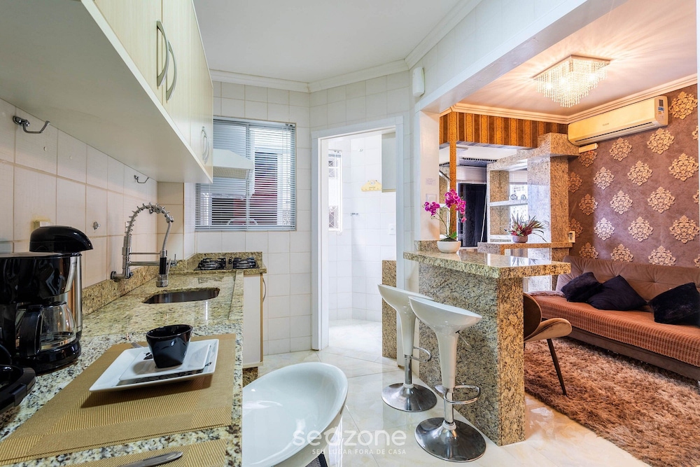 Apartamentos a 400 m da Praia em BC - CEV