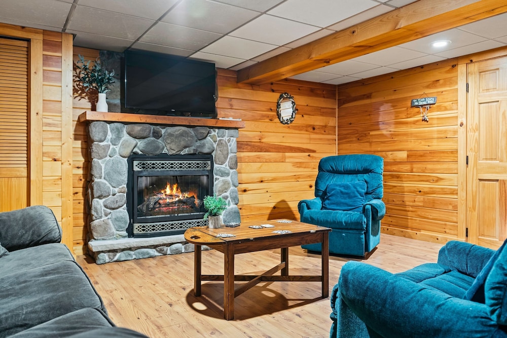 Deer Haven Cabin by Avantstay Waterfront Dock Firepit