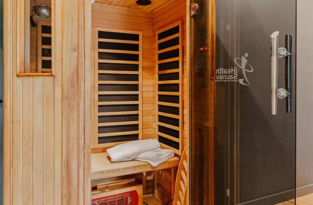 The Break Pool Spa Sauna Beach