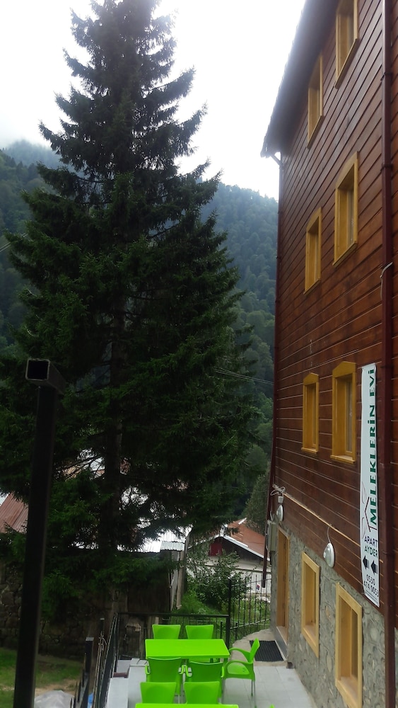 Meleklerin Evi Apart