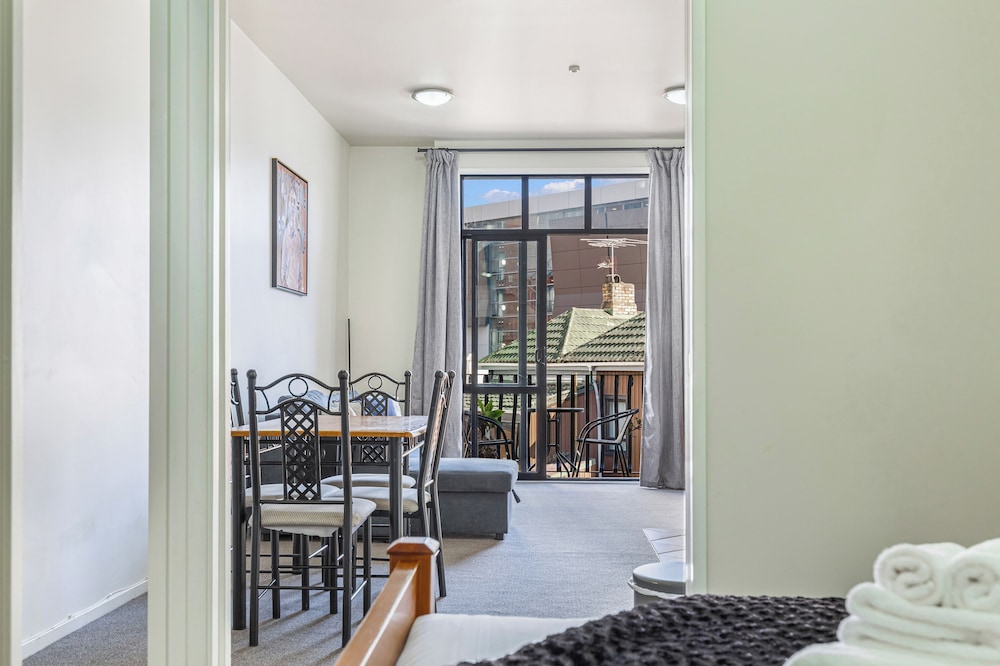 1BR Grey Lynn Haven+Parking, Balcony Zodiak Stays