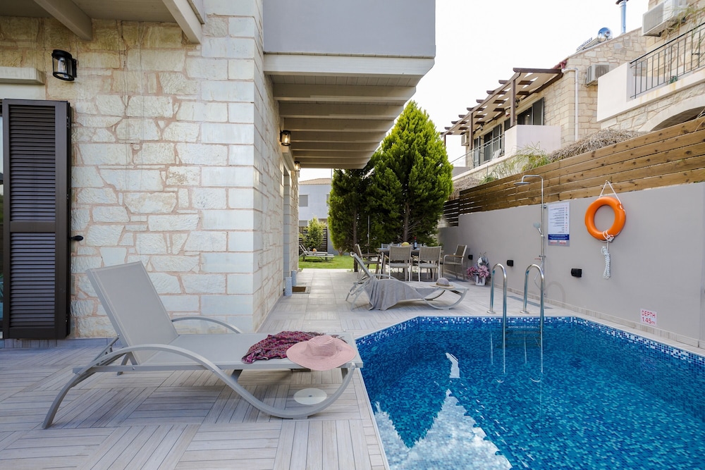 Villa Sirocos, Private eco pool, near the beach