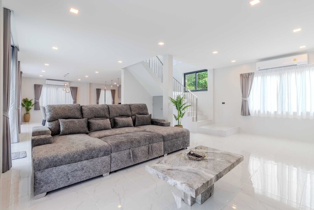 2 Villas 2 Kitchens Huge Pool V258