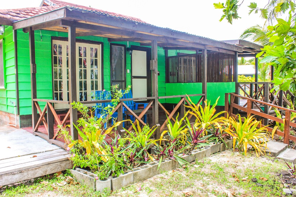 Va-i-moana Seaside Lodge