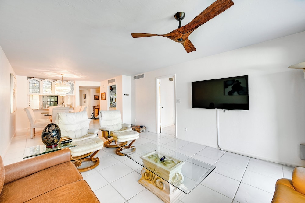 Waterfront Marco Island Condo < 1/4 Mi to Beach!