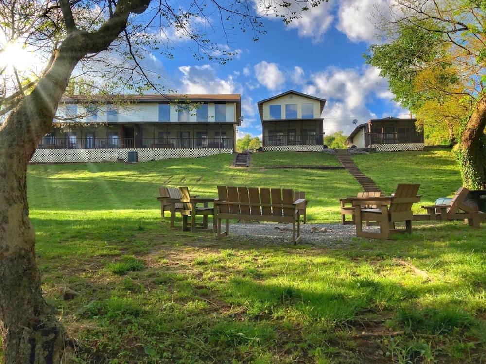 669 Rainbow Landing Dr view 5