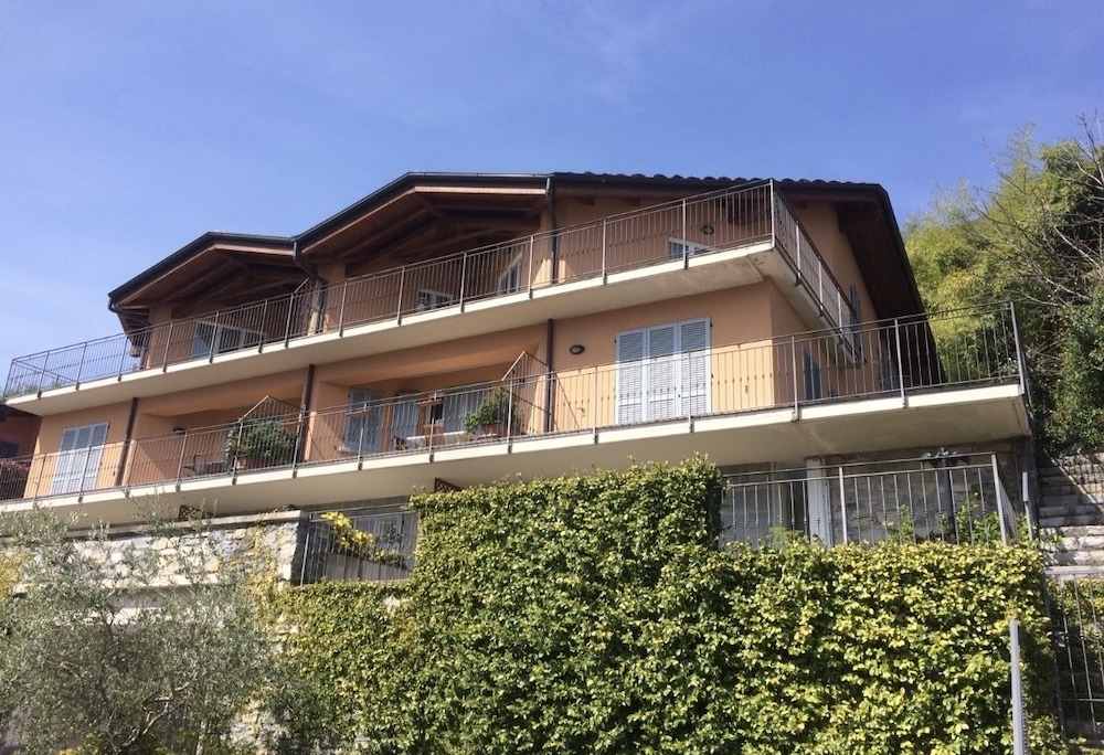 Appartamento Vista Lago Red & Grey