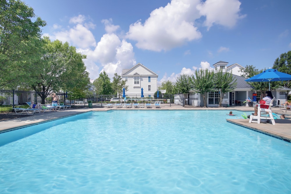 < 1 Mi to Dtwn: Waterfront Townhome in Cambridge!