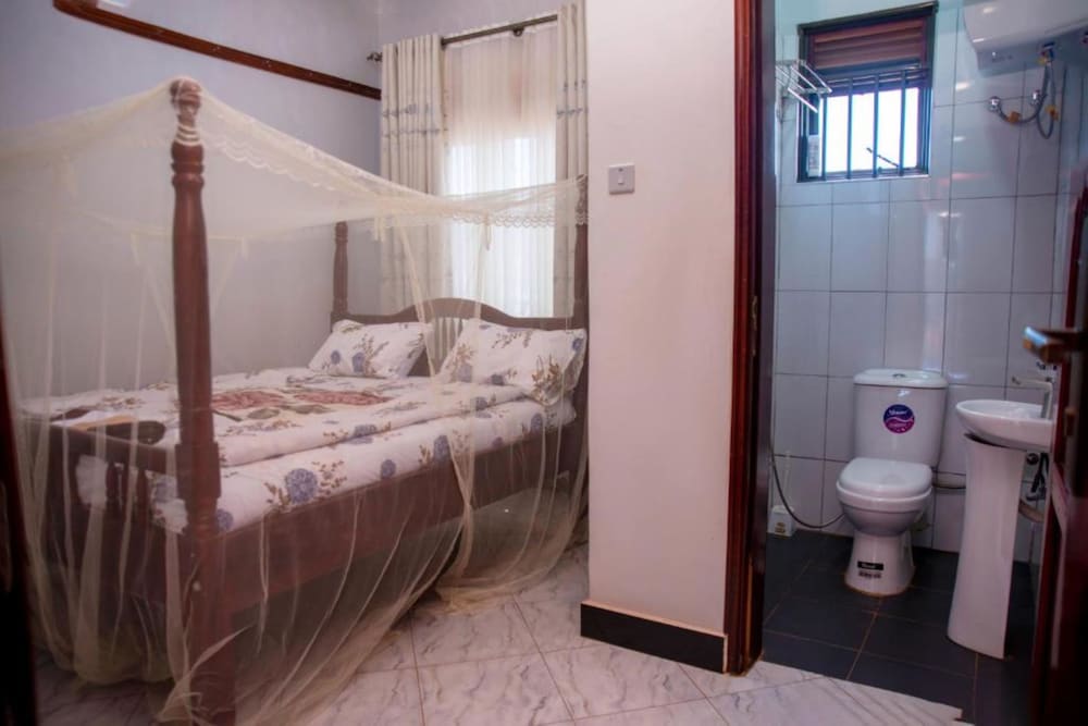 Yobo's Complex Guest House view 3
