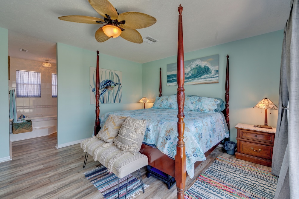 2 Mi to Ocean: Home w/ Pool in Hernando Beach!