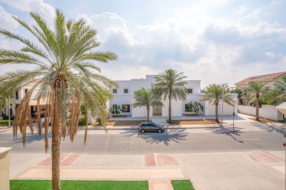 5BR Beach & pool villa in Palm