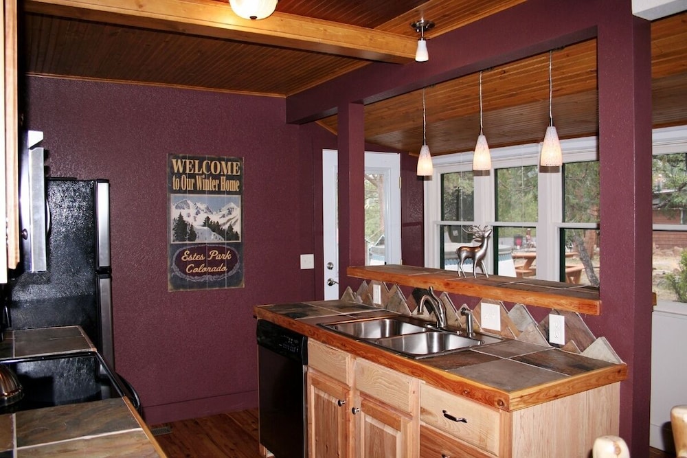 Charming Cabin, Next To National Park 3 Bedroom Cabin - #20-NCD0297 view 2