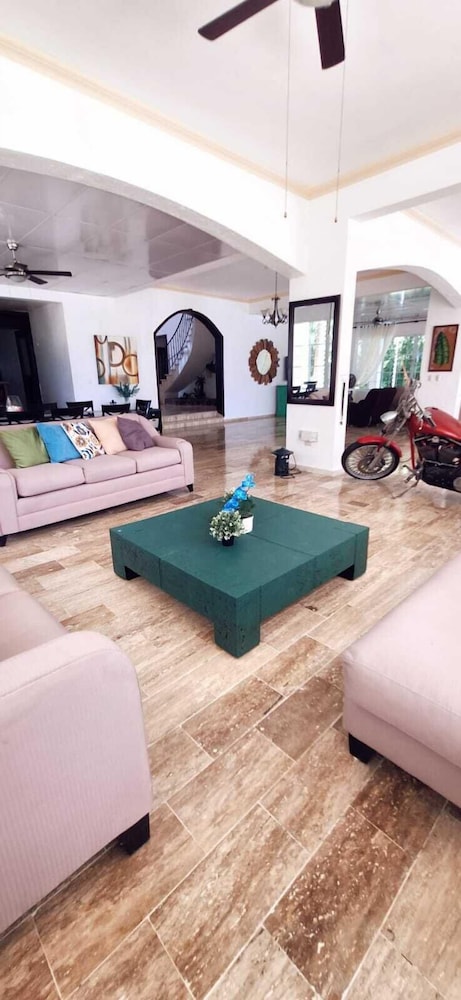9th Hole Villa