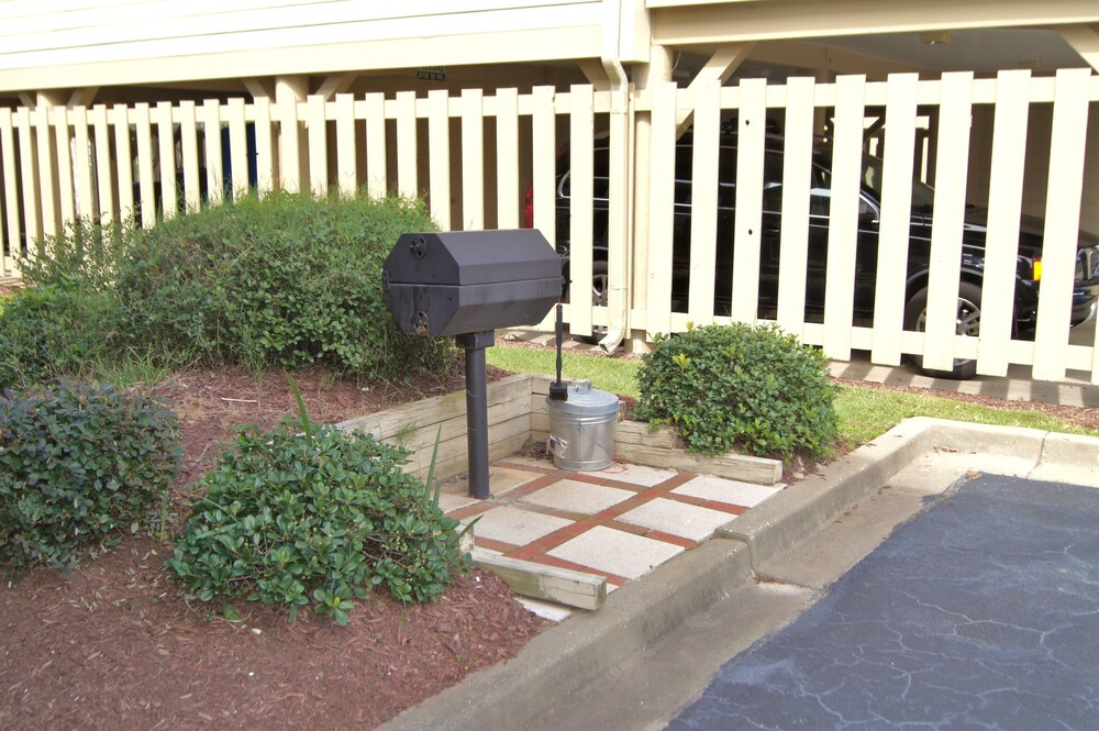 Tilghman Lakes H1 3 Bedroom Condo by RedAwning