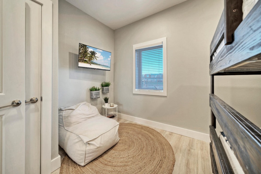 3 Condos in Beachfront Complex w Pool Sleeps 22 Island Retreat 3-unit Buyout