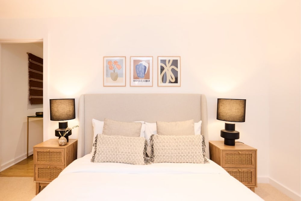 The Gwendolen Place - Contemporary 2bdr Flat w Terrace Balcony
