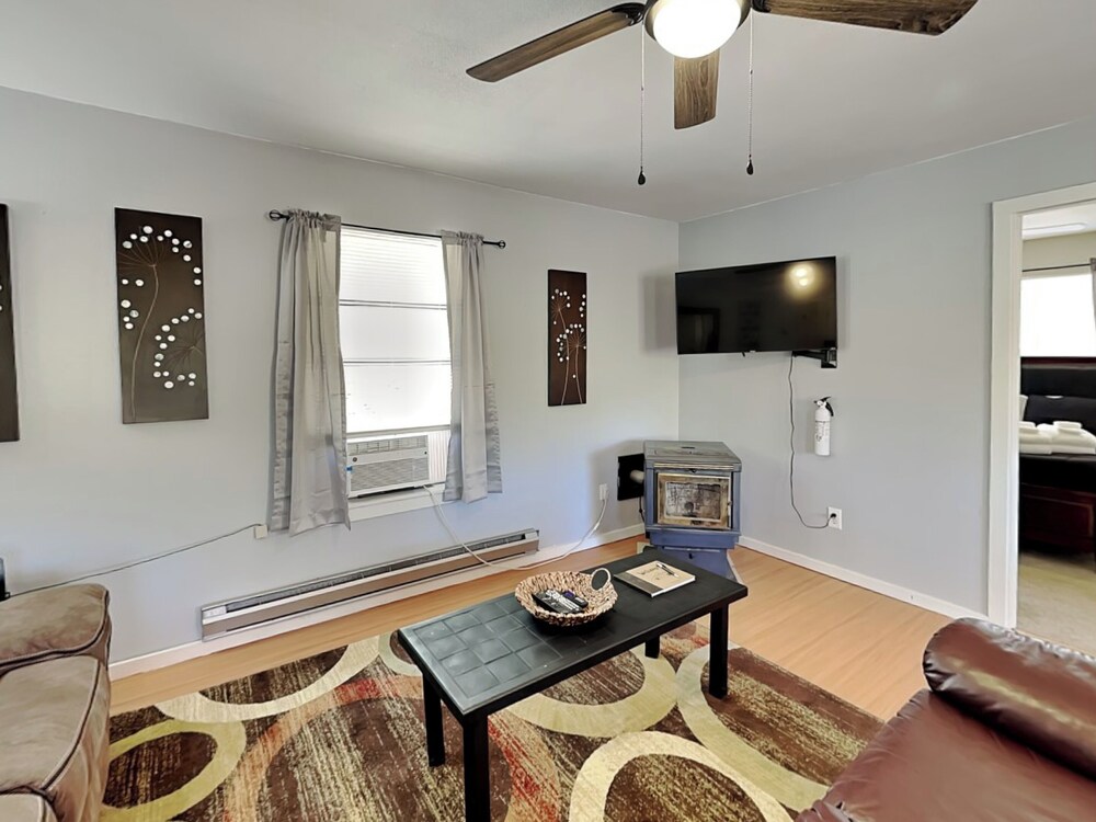 Knotty Pines Cabin by Ruidoso Vacation Rentals