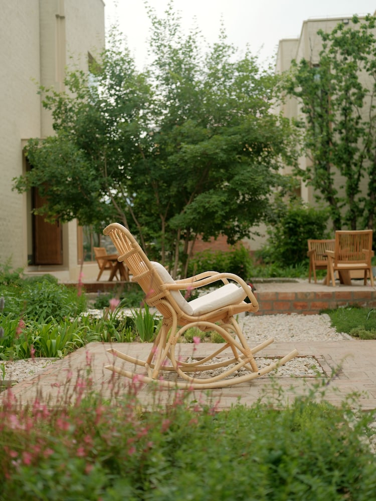The Long Circle House