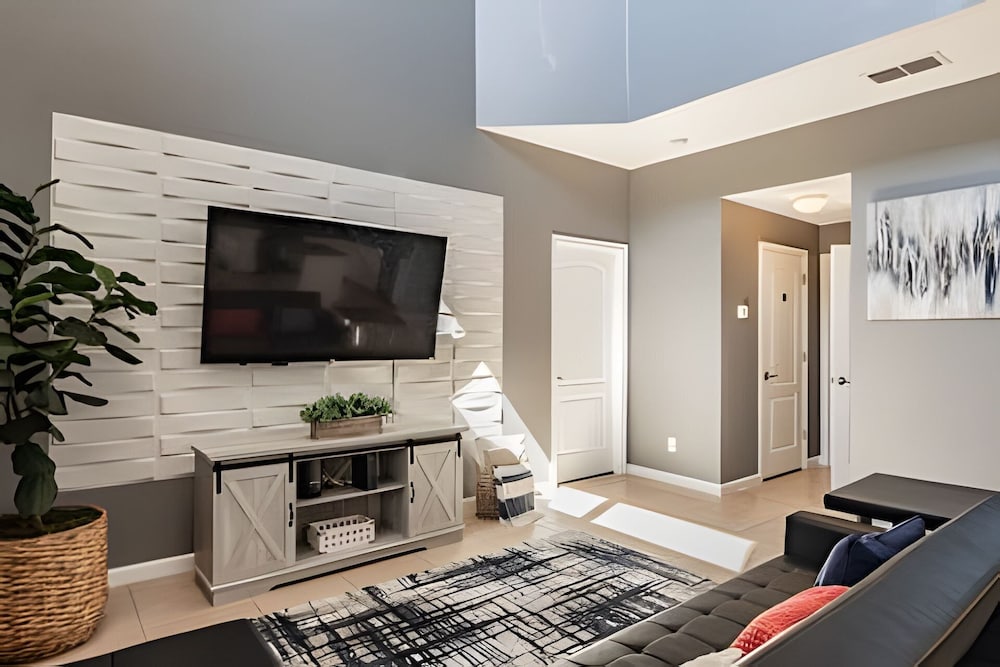 Solterra 6br, 4 Ensuites, Pool & Game Room