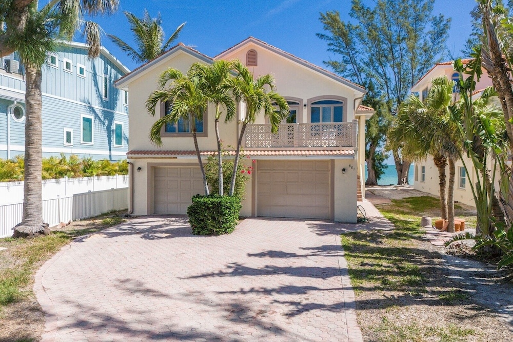 Dolphin Watch 3 Bedroom Home